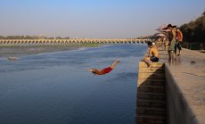 UNICEF 500 милиона деца преживяват два пъти повече горещи дни от своите баби и дядовци