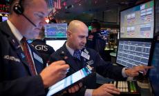 Dow Jones заличава 800 пункта за минути заради страх от втора вълна на пандемията