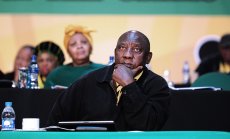 Правителството на ЮАР може да плати скъпо за топлите си отношения с Кремъл 