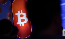 Реакцията на биткойн на митата говори много за долара