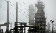 Украйна твърди, че е ударила две рафинерии дълбоко в Русия