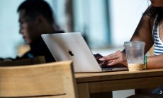 AI измества онлайн модераторите, но не го бива в работата