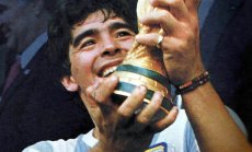 Тениската на Марадона от "Ръката на Бога“ ще бъде продадена на търг за над $5 млн.