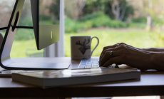 Служителите в Лондон не мразят офиса, но повече обичат да са у дома