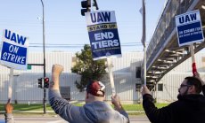 Ford ще увеличи заплатите с над 20% на стачкуващите автомобилни работници в САЩ