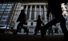 Има ли светлина в края на тунела за акции и облигации след една ужасна година?