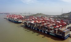 Ръстът на китайския износ се забавя, вносът се срива с бавното възстановяване