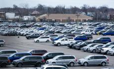 Продажбите на автомобили и камиони в Европа се готвят за най-тежкия спад от 1945 г.