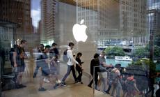 Apple не е открила шпионски хардуер, заявява вицепрезидентът по сигурността й