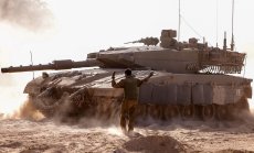 Израел e обградил град Газа, отрязвайки северната част на ивицата от юга