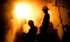 Над 800 са жертвите от природните бедствия в Индонезия