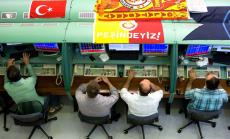 Лирата поевтиня с 6% през май заради политическата несигурност