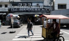 Централните банки в Югоизточна Азия се борят с все сили срещу потъването на валутите