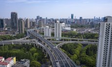 БВП на Китай за Q1 надхвърли прогнозата, но слабостта през март рязко повиши рисковете