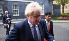 Кабинетът на Джонсън е готов да пренапише спорния проектозакон