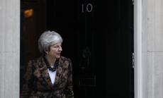 Мей в ролята на Варуфакис