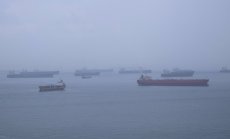 ЕС обмисля санкции срещу подразделение на "Лукойл" заради тъмния флот