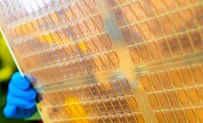 Intel счита стъклото за основен материал в надпреварата за AI