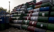 Петролът се стабилизира с фокус върху покупките от Индия и атаките на Украйна