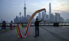 Икономическият растеж на Китай разочарова, подхранвайки призивите за стимули