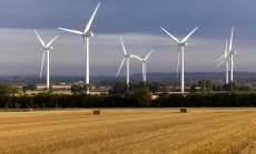 Великобритания се нуждае от от £240 милиарда инвестиции в зелена енергия до 2030 г.