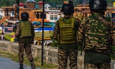 Примирието между Индия и Пакистан се запазва след четири дни сражения