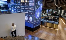 Турската лира все още се търгува на рекордно дъно спрямо долара