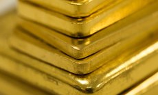 Златото се насочва към най-големия си месечен ръст от май 2021 г.