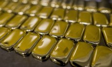 Златото поевтинява, тъй като погледите са насочени към следващия ход на Фед