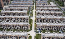 Най-големият китайски строител отчита 96% спад на печалбата за 2022 г.