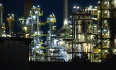 Петролът поевтинява въпреки милиардите стимули в Китай 