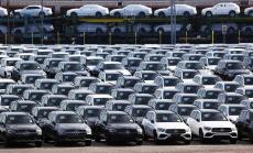 Daimler ще се преименува на Mercedes-Benz и ще листне звеното си за продажба на камиони 