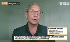 Чарлз Купчан очаква Путин да затегне хватката в Русия 