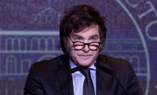 Първото изпитание на доларизацията на Милей идва с отварянето на аржентинските банки