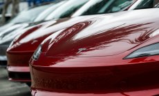 Печалбата на Tesla се срина, а Мъск насочва фокуса си към "армия от роботи"