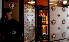 Биткойн скочи за кратко поради надежди за по-добро второ полугодие