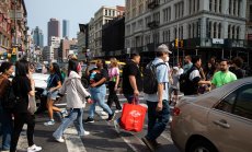 Потребителските нагласи в САЩ се подобряват след спад в инфлационните очаквания