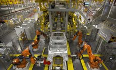 Британският автомобилен сектор е пред срив, тъй като Jaguar търси батерии другаде 