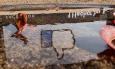 Facebook изпраща година изпълнена с проблеми 