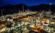 Петролът се насочва към най-добър януари от 30 години, докато назрява украинската криза