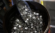 Година след кризата с никела, Лондонската борса още не може да поправи щетите 