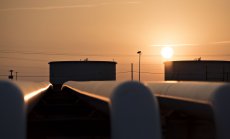 След тридневния ръст на цените петролът отново поевтиня заради коронавируса