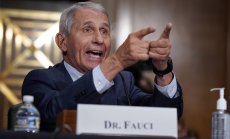 Фаучи: Ваксините работят добре, въпреки огнищата сред напълно ваксинирани хора
