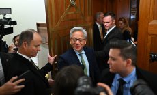 Китай отхвърля чиповете H200 на Nvidia, надхитряйки стратегията на САЩ