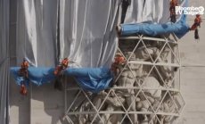 Опакованата Триумфална арка