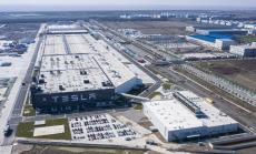 Tesla ще започне да изнася произведени в Китай седани Model 3 към Европа