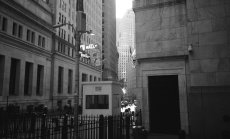 Стагфлационната търговия замира тихо в резултат на укрепването на S&P 500