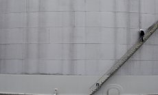 Петролът се готви за седмичен ръст - изтеглянето на запасите стимулира бичия дух