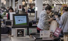 Банки и фирми искат да използват безконтактното плащане на Apple 