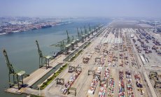 Търговията на Китай се срива с повече от очакването в нов удар по икономиката